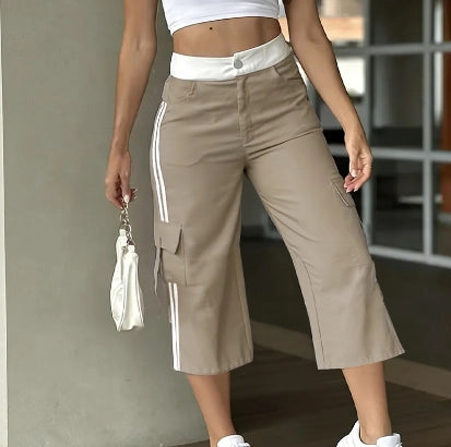 Pantalón cargo capri estilo deportivo