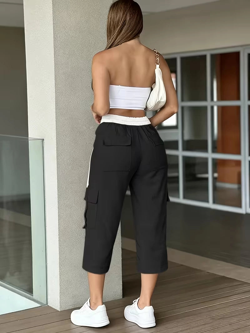 Pantalón cargo capri estilo deportivo