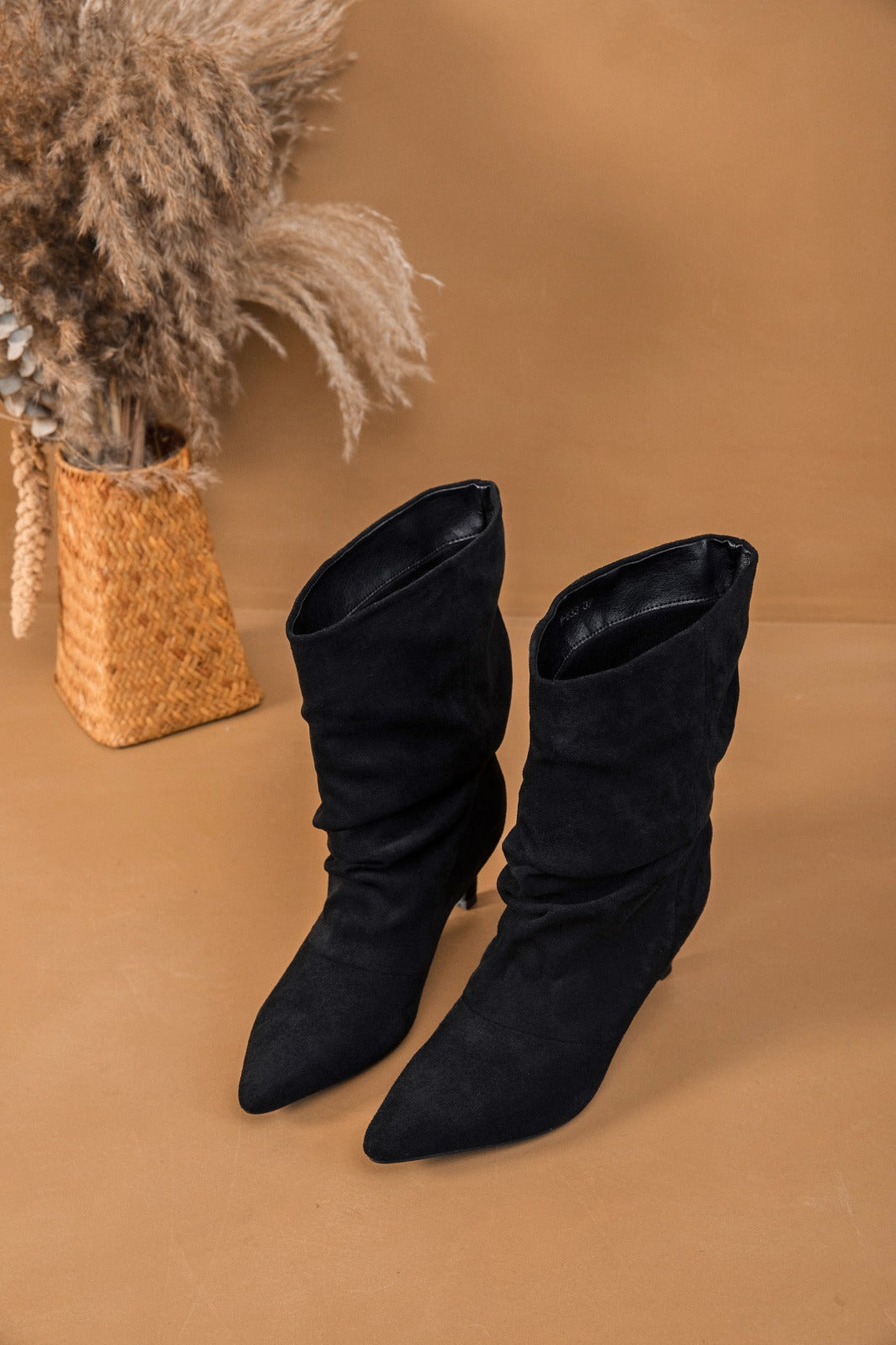 Botas Negras Sencillas Suit